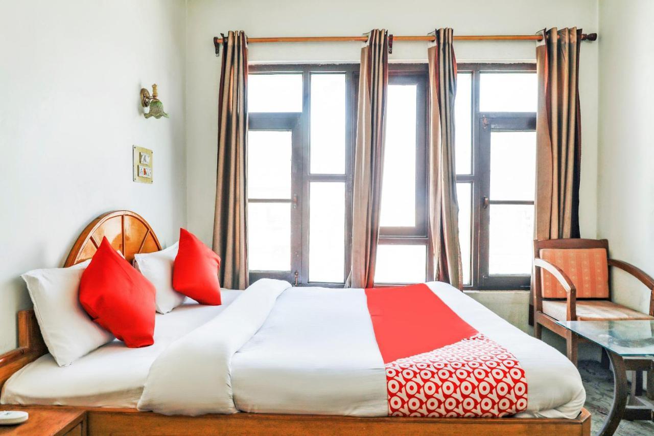 Oyo 72225 Hotel Dilshan Srīnagar エクステリア 写真